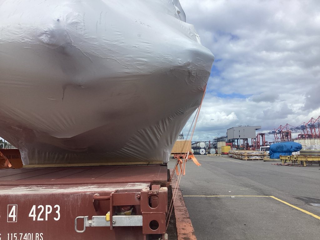 Colombo–Malé Yacht & Cargo Transshipment — photo 1